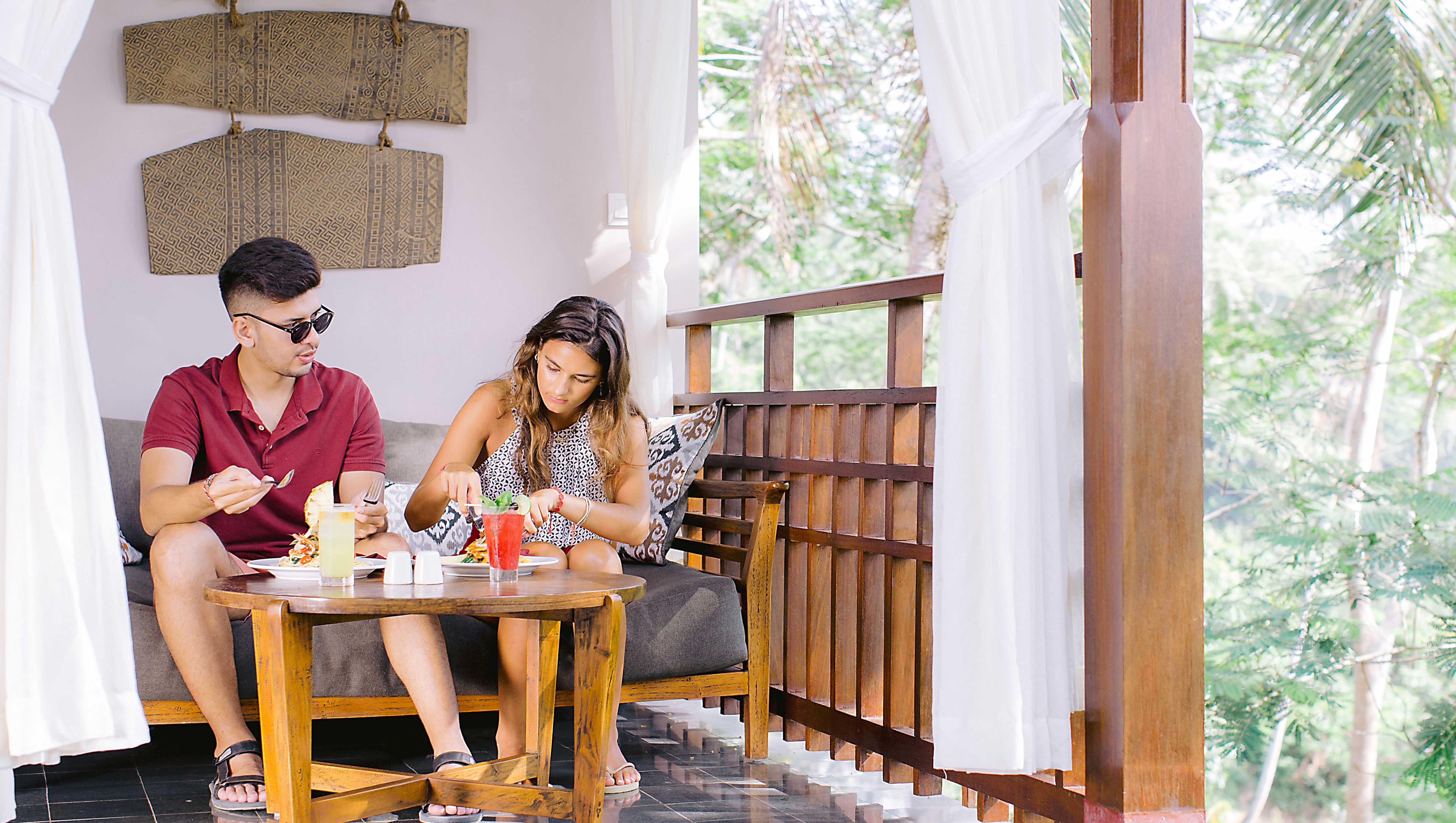 Tejaprana Resort & Spa Ουμπούντ Εξωτερικό φωτογραφία A couple at the resort
