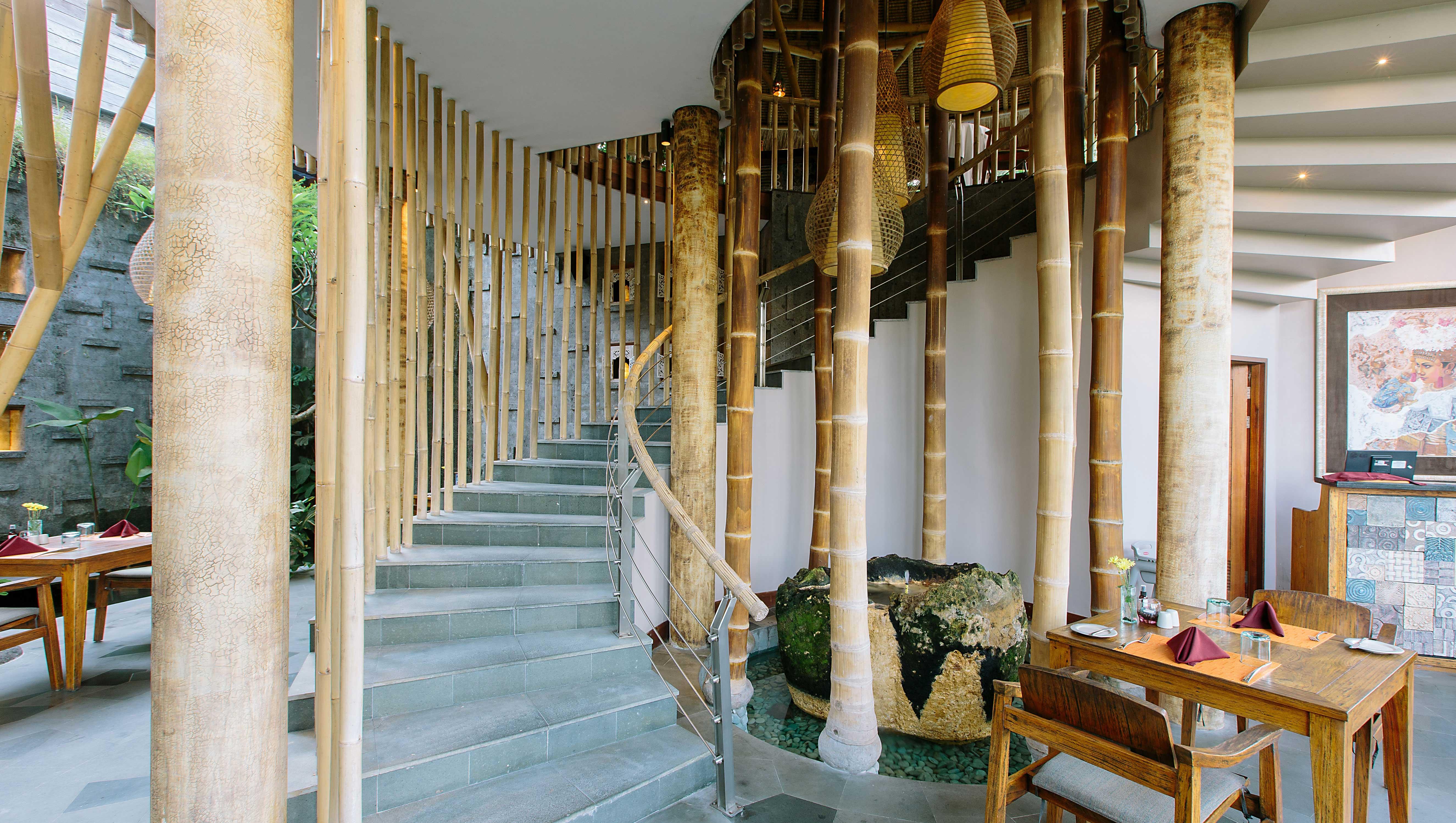 Tejaprana Resort & Spa Ουμπούντ Εξωτερικό φωτογραφία Bamboo staircase